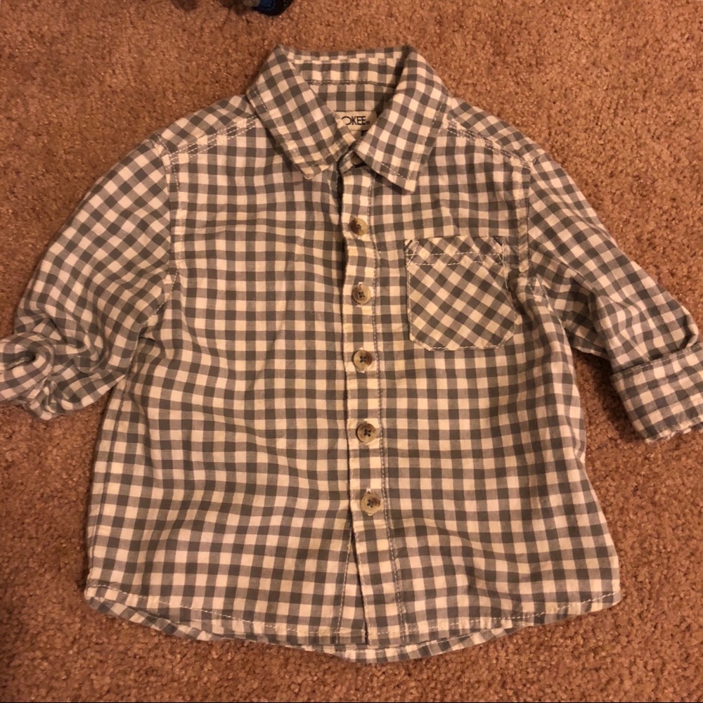 2 Button Up Shirts - Picture 2 of 4